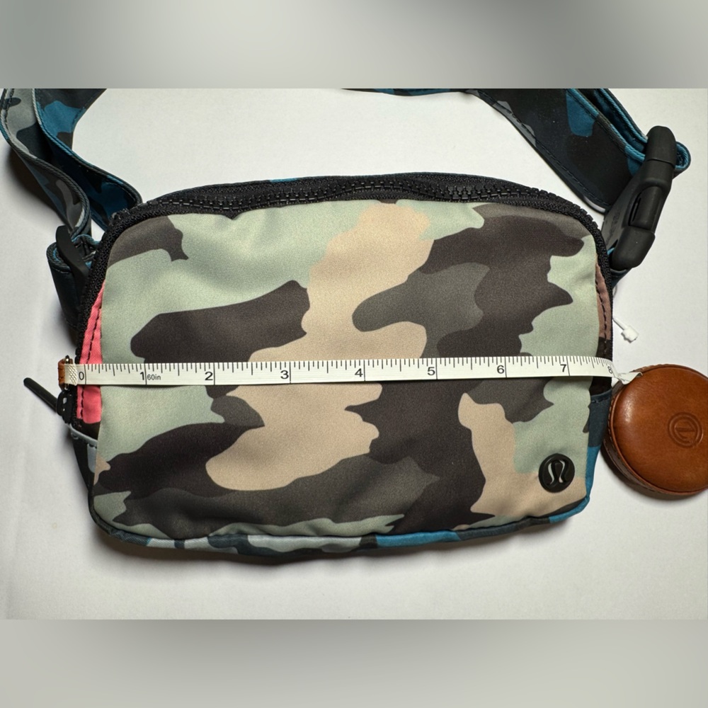 NWOT Lululemon Everywhere Belt Bag *1L Heritage 365 Camo Guava Pink Multi Unisex - Picture 7 of 9